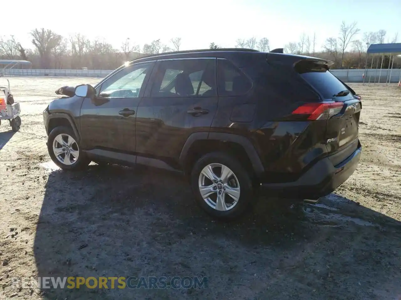 2 Photograph of a damaged car 2T3P1RFV6MW140283 TOYOTA RAV4 2021