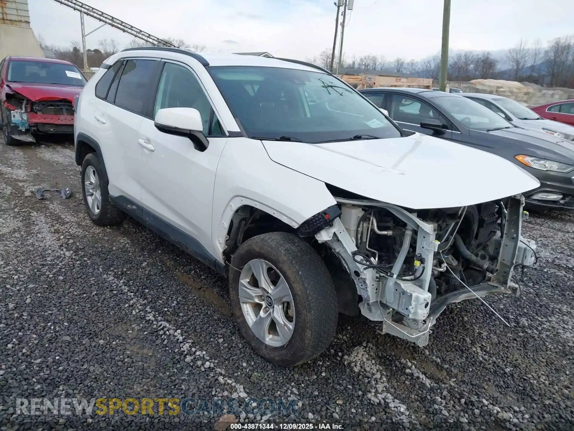 1 Photograph of a damaged car 2T3P1RFV6MW141370 TOYOTA RAV4 2021