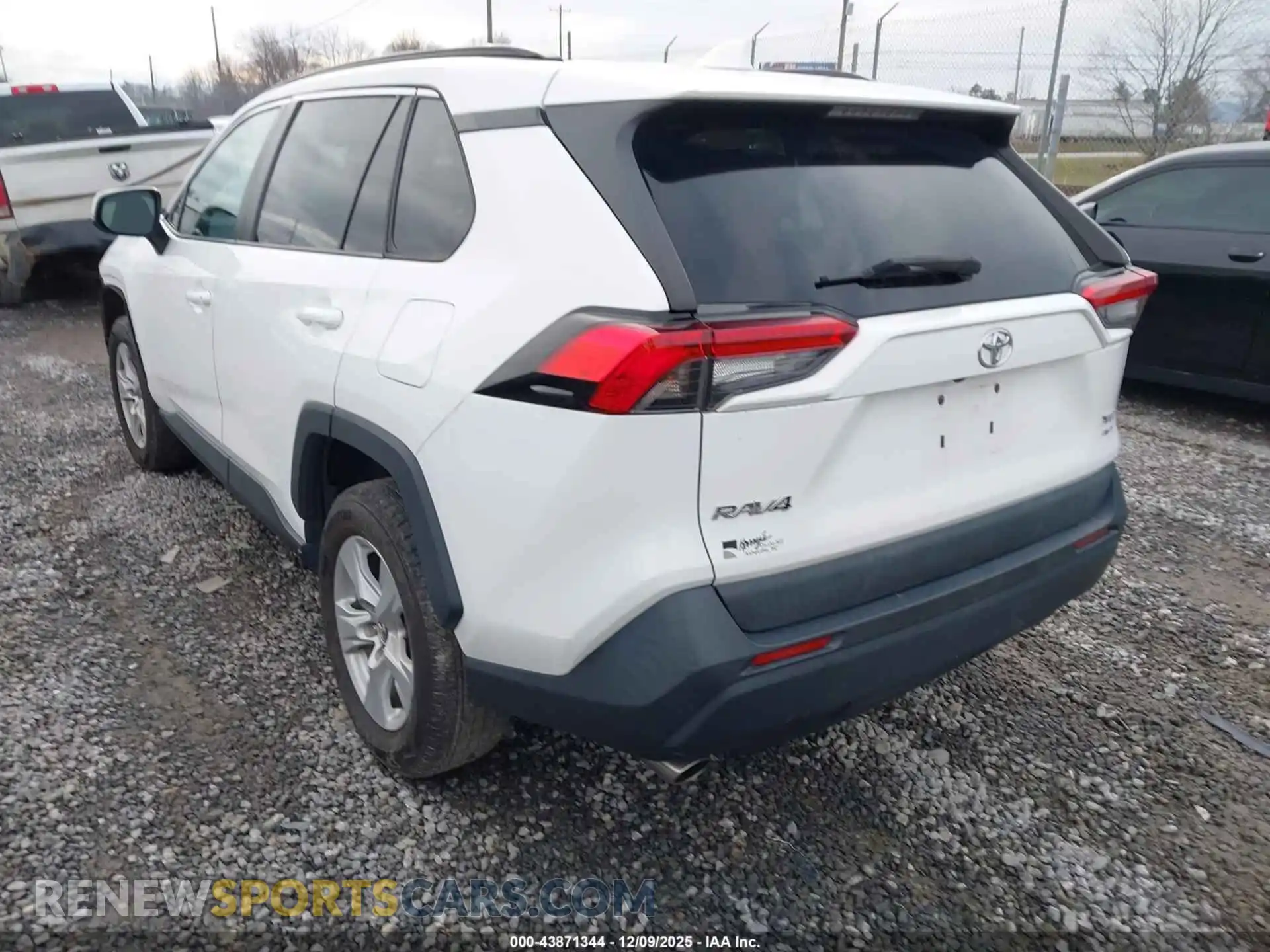 3 Photograph of a damaged car 2T3P1RFV6MW141370 TOYOTA RAV4 2021