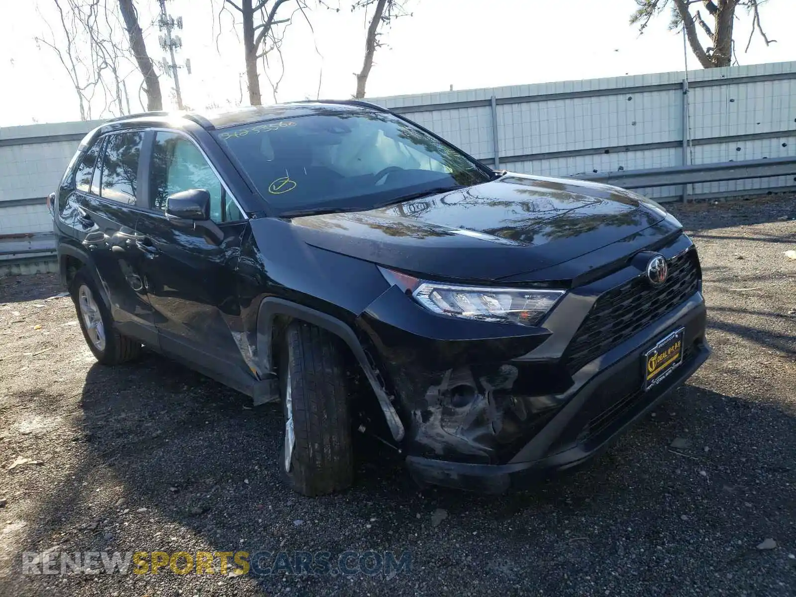 1 Photograph of a damaged car 2T3P1RFV6MW149128 TOYOTA RAV4 2021
