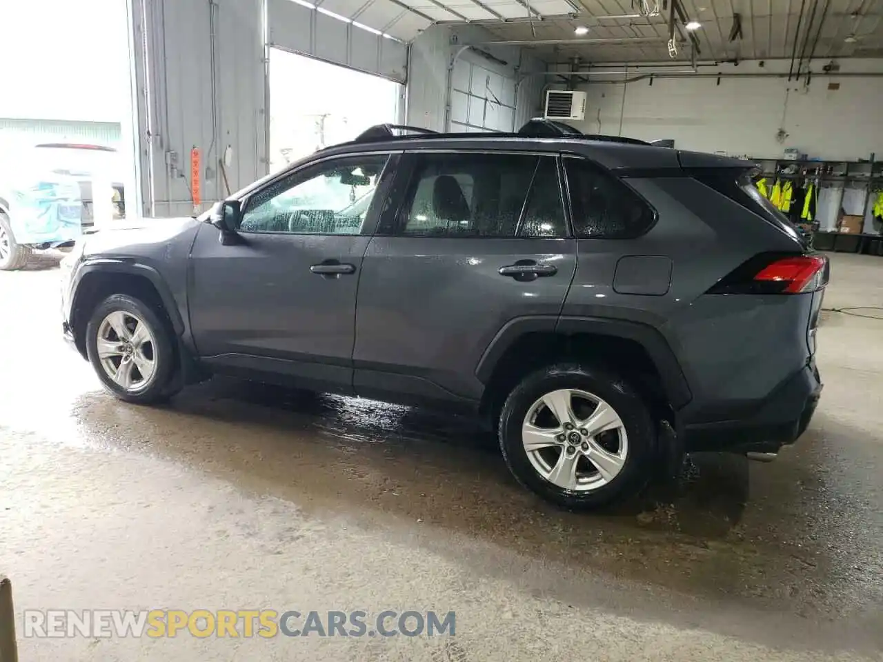 2 Photograph of a damaged car 2T3P1RFV6MW162736 TOYOTA RAV4 2021