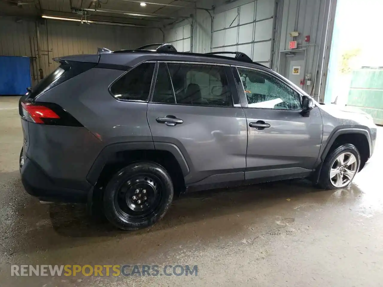 3 Photograph of a damaged car 2T3P1RFV6MW162736 TOYOTA RAV4 2021