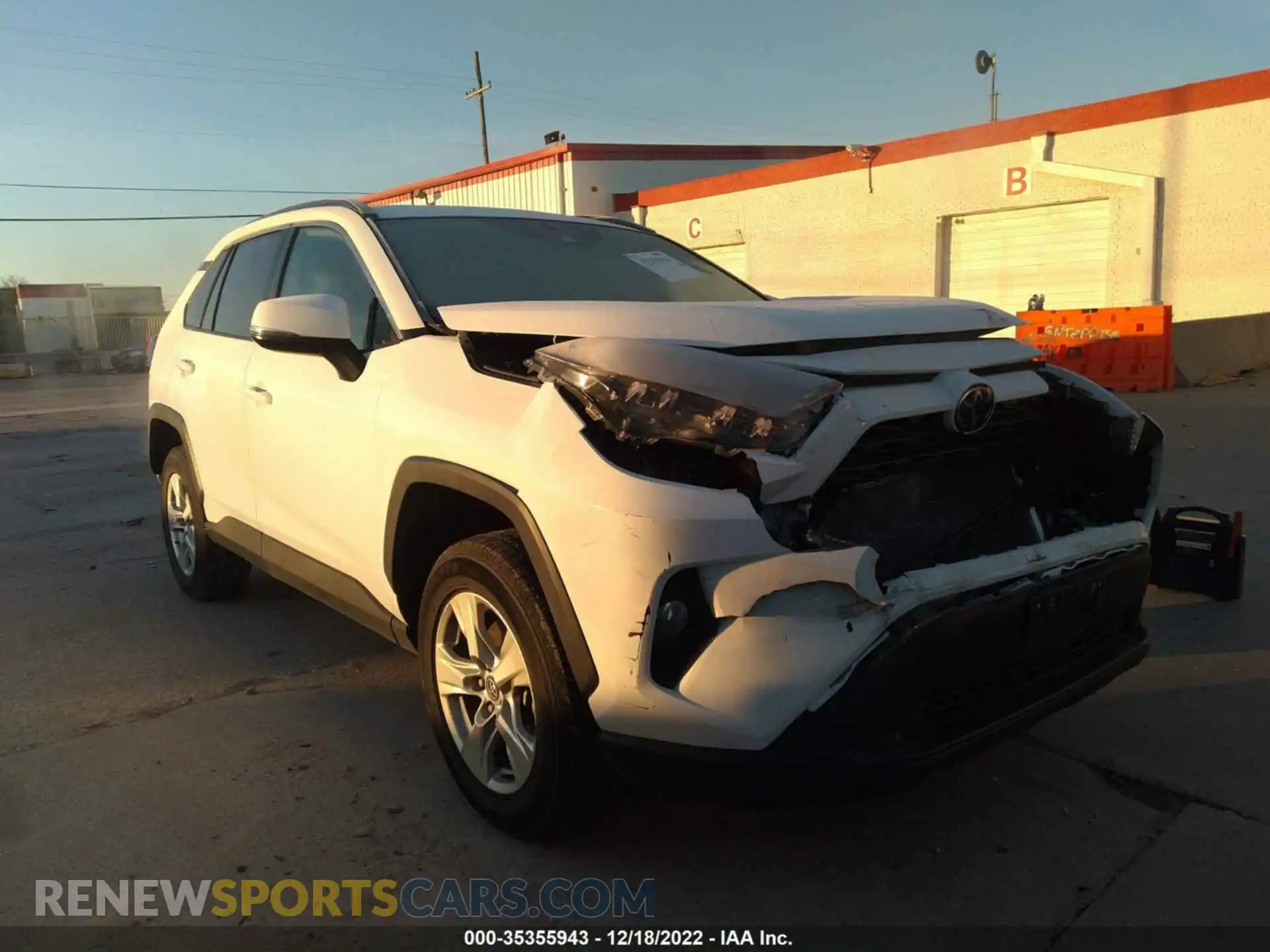 1 Photograph of a damaged car 2T3P1RFV7MW161322 TOYOTA RAV4 2021