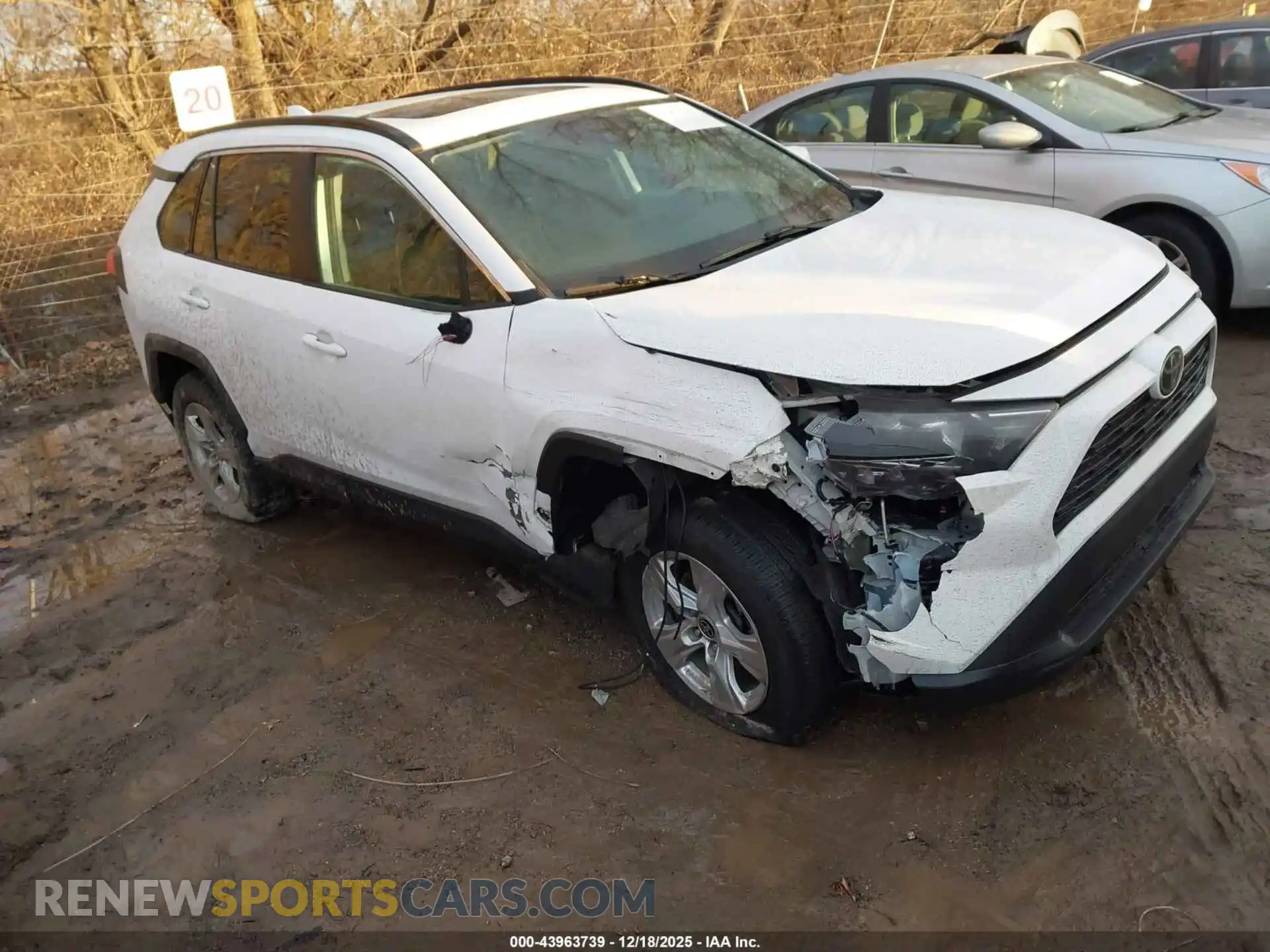 1 Photograph of a damaged car 2T3P1RFV8MC256201 TOYOTA RAV4 2021