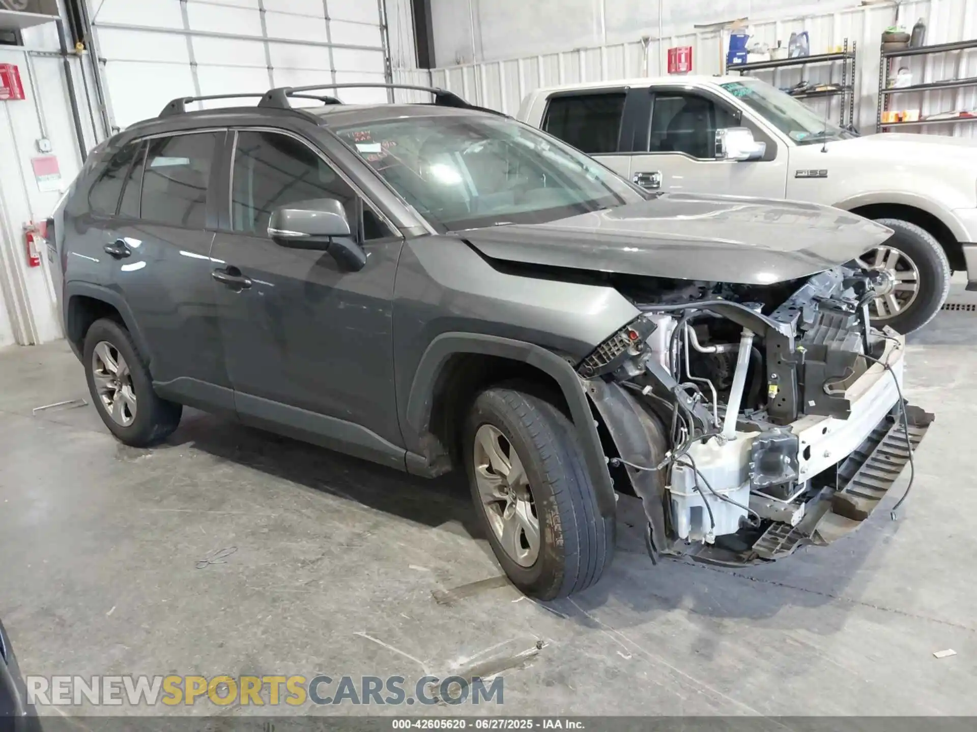 1 Photograph of a damaged car 2T3P1RFV8MW158476 TOYOTA RAV4 2021