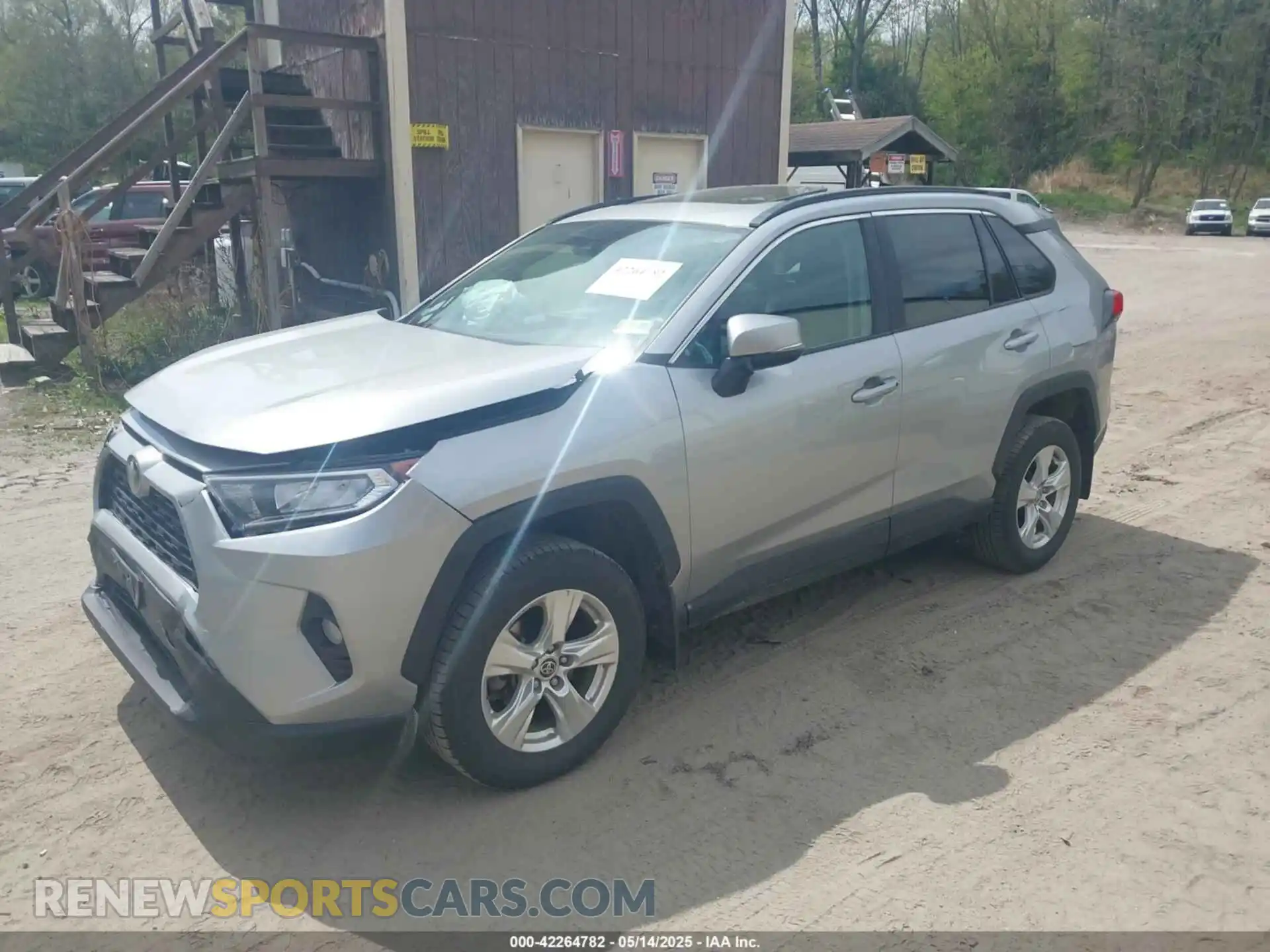 2 Photograph of a damaged car 2T3P1RFV8MW169039 TOYOTA RAV4 2021