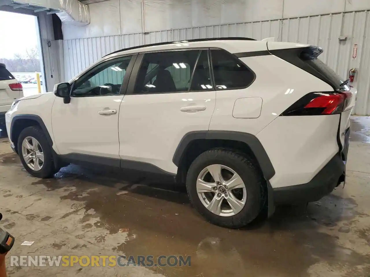 2 Photograph of a damaged car 2T3P1RFV9MC151960 TOYOTA RAV4 2021