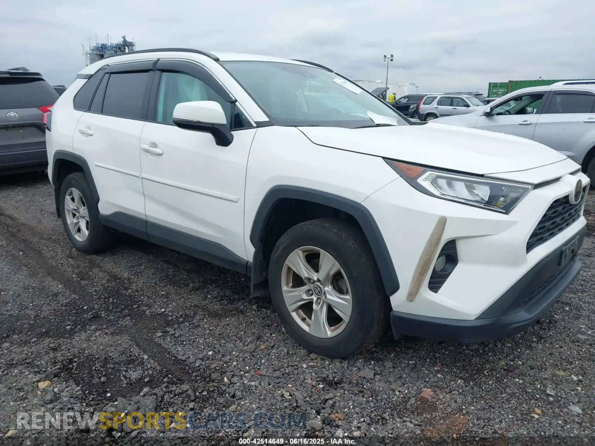 1 Photograph of a damaged car 2T3P1RFV9MC191195 TOYOTA RAV4 2021