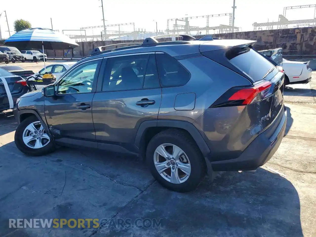 2 fotografías del automóvil dañado 2T3P1RFV9MC194131 TOYOTA RAV4 2021