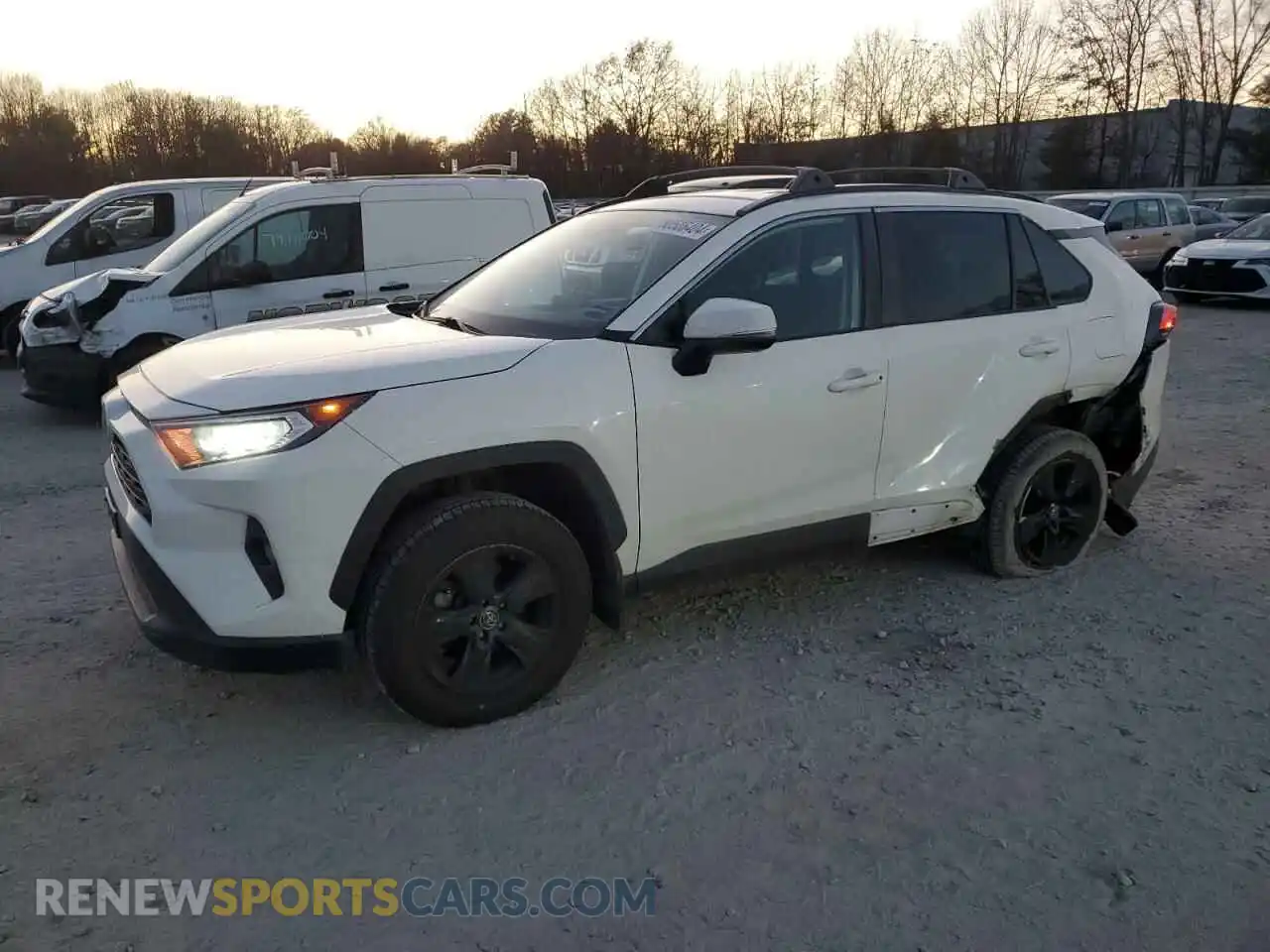 1 Photograph of a damaged car 2T3P1RFV9MW140357 TOYOTA RAV4 2021