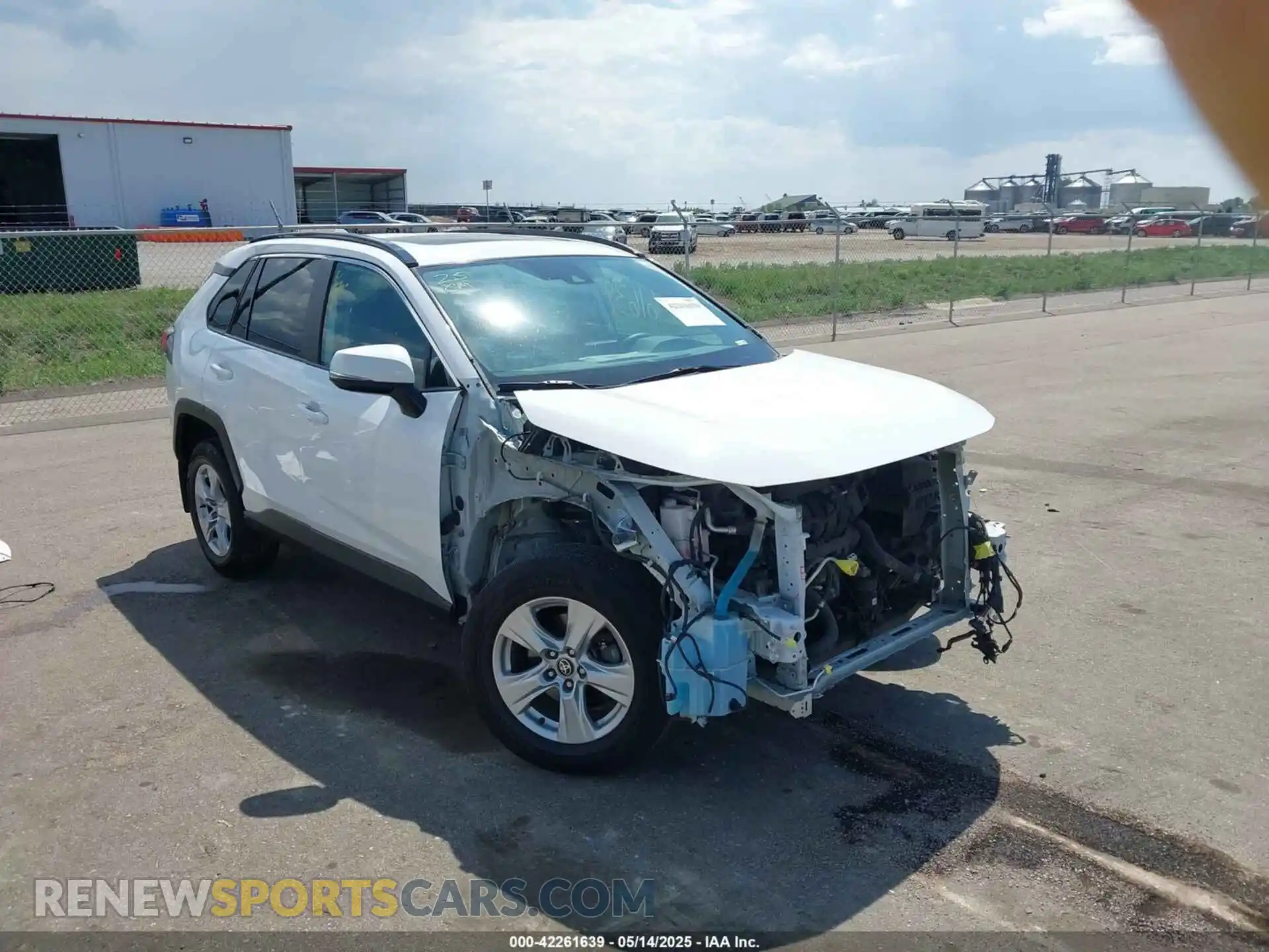 1 Photograph of a damaged car 2T3P1RFVXMC202835 TOYOTA RAV4 2021