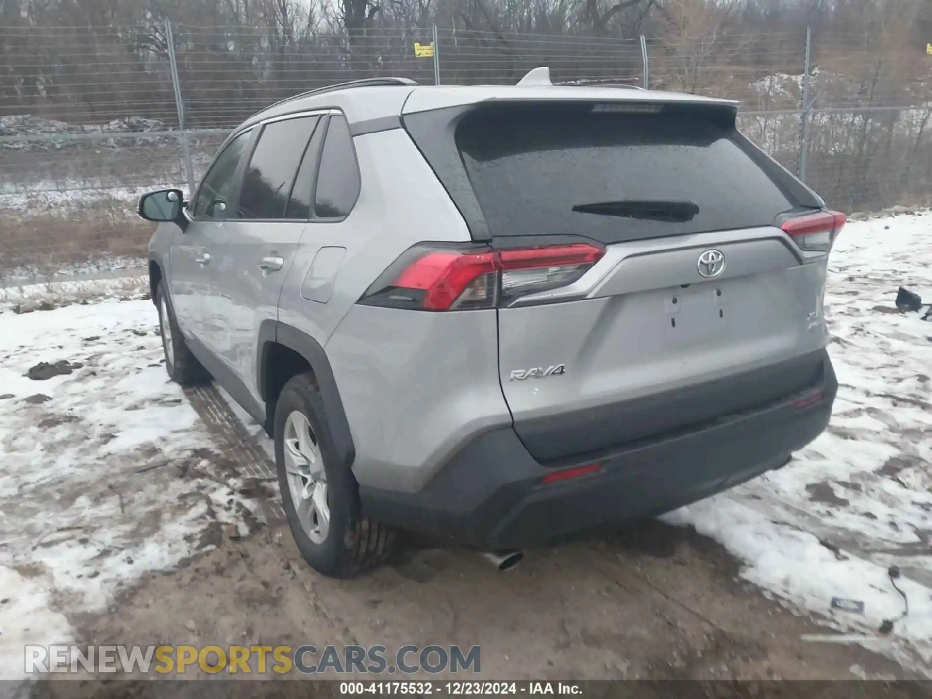 3 Photograph of a damaged car 2T3P1RFVXMW212389 TOYOTA RAV4 2021