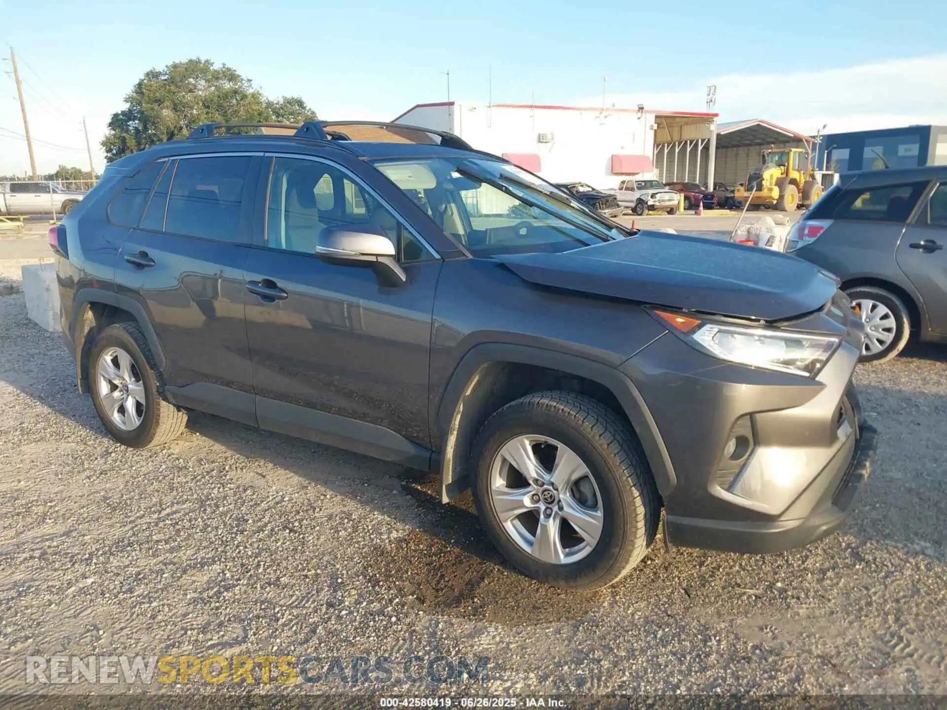 1 Photograph of a damaged car 2T3P1RFVXMW241052 TOYOTA RAV4 2021