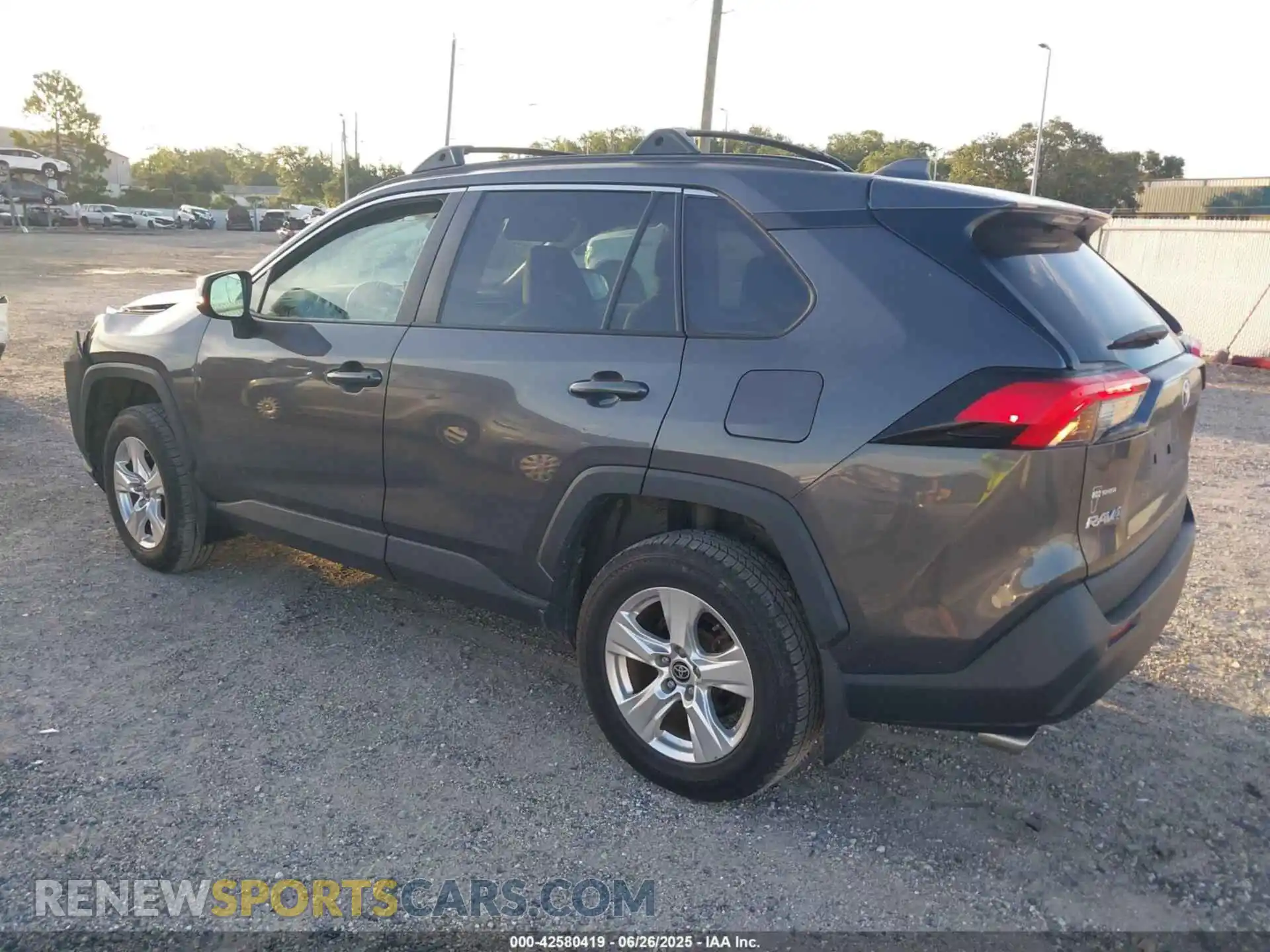 3 Photograph of a damaged car 2T3P1RFVXMW241052 TOYOTA RAV4 2021