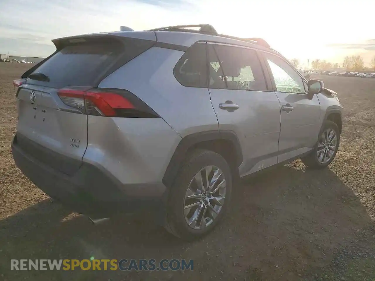 3 Photograph of a damaged car 2T3R1RFV5MC200290 TOYOTA RAV4 2021