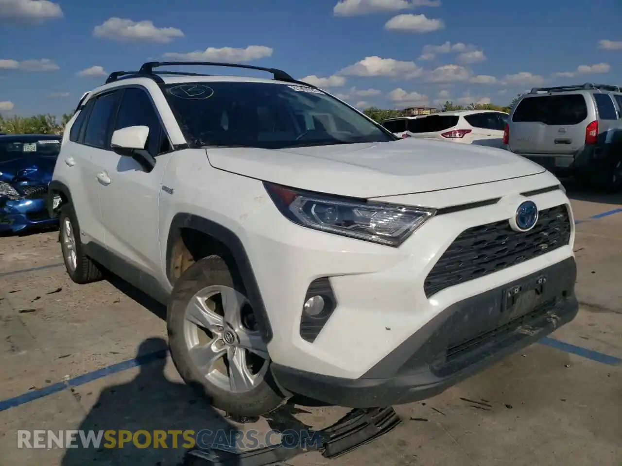 1 Photograph of a damaged car 2T3R6RFV4MW007757 TOYOTA RAV4 2021