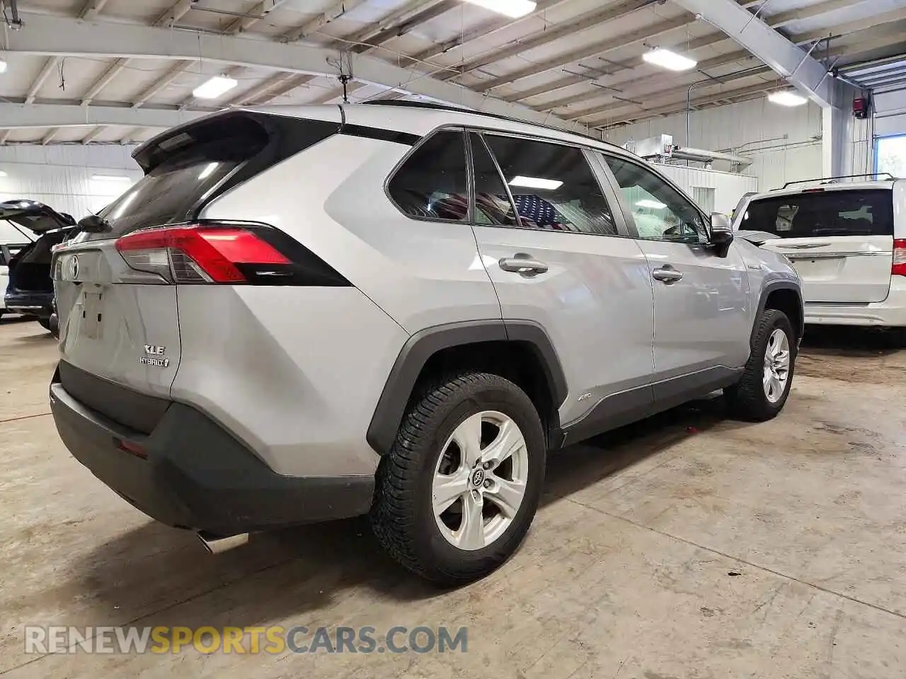 3 Фотография поврежденного автомобиля 2T3R6RFV5MW003913 TOYOTA RAV4 2021