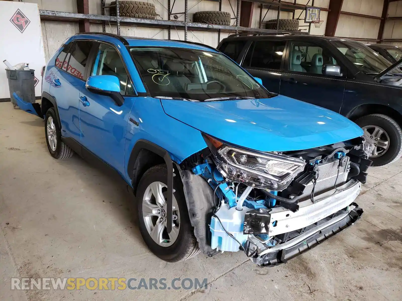 1 Photograph of a damaged car 2T3R6RFV9MW009715 TOYOTA RAV4 2021