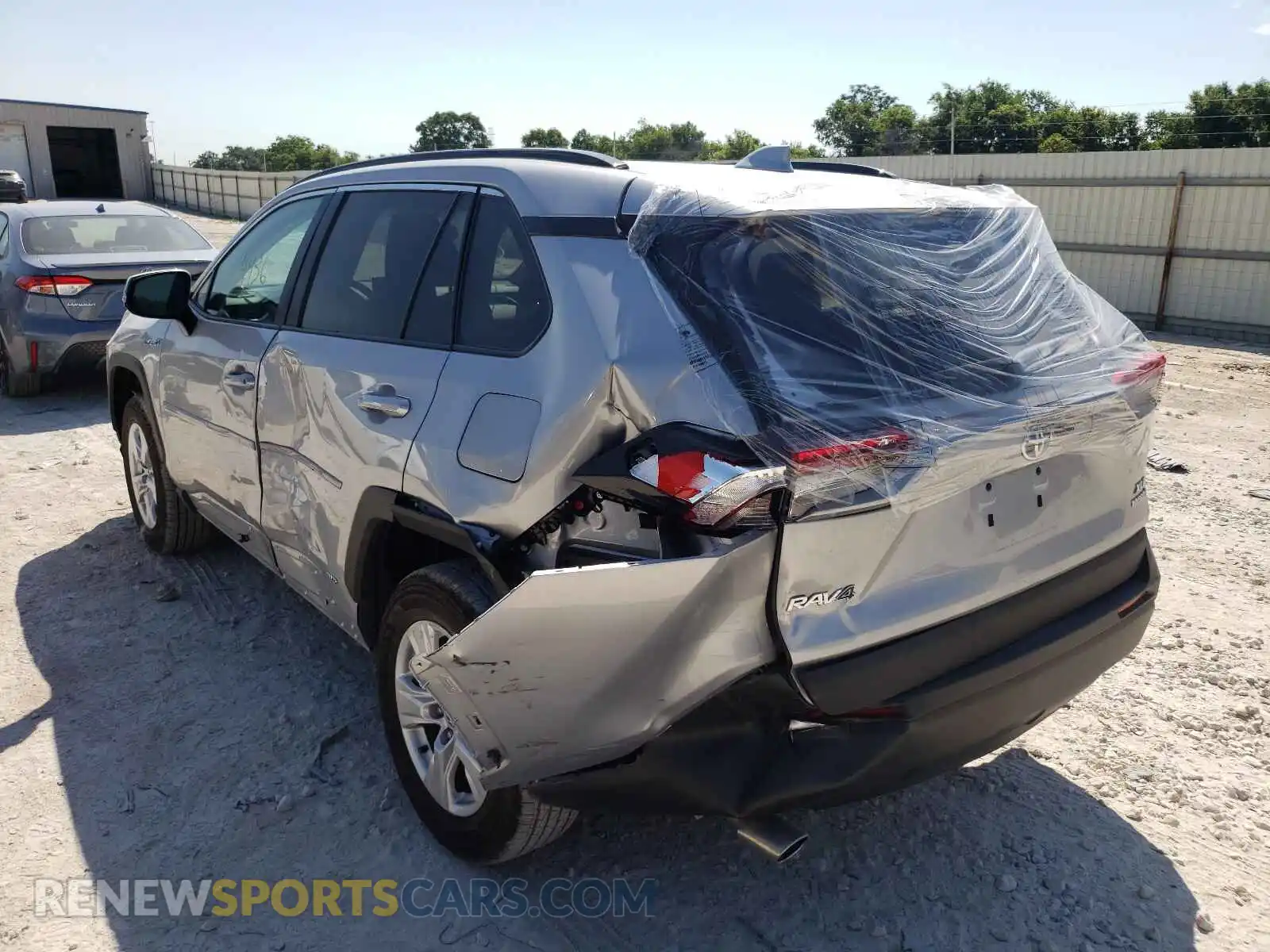 3 Photograph of a damaged car 2T3R6RFVXMW005219 TOYOTA RAV4 2021