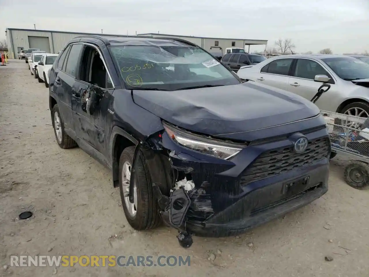 1 Photograph of a damaged car 2T3R6RFVXMW005351 TOYOTA RAV4 2021