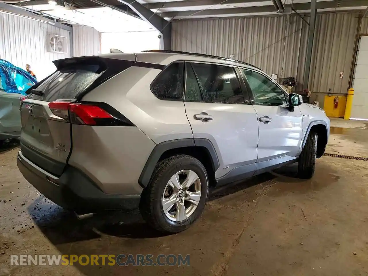 3 Photograph of a damaged car 2T3RWRFV0MW122372 TOYOTA RAV4 2021