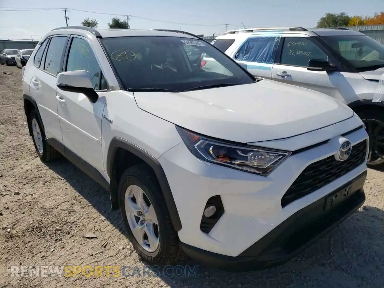 1 Photograph of a damaged car 2T3RWRFV1MW117472 TOYOTA RAV4 2021