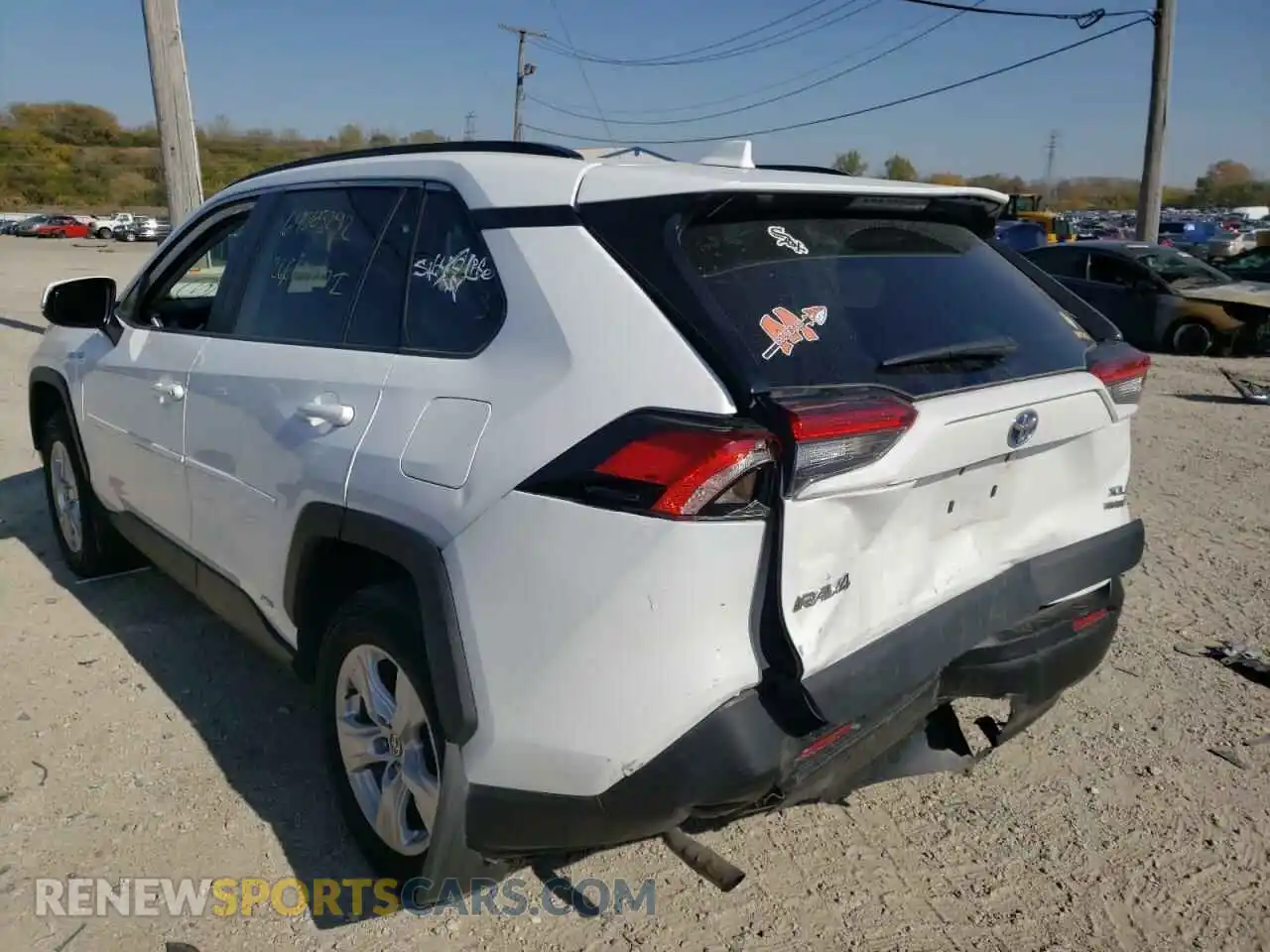 3 Photograph of a damaged car 2T3RWRFV1MW117472 TOYOTA RAV4 2021