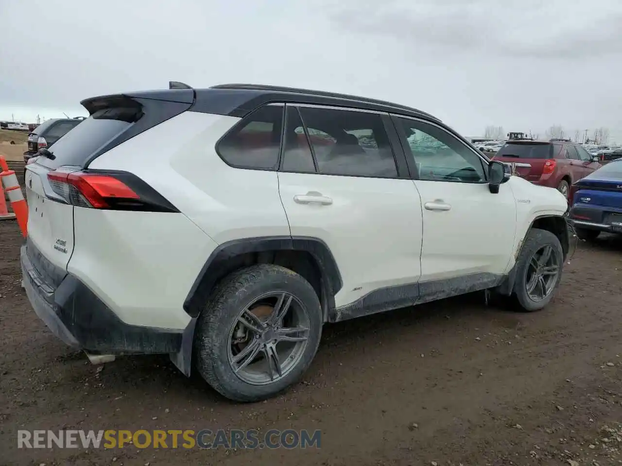 3 Photograph of a damaged car 2T3RWRFV4MW106014 TOYOTA RAV4 2021