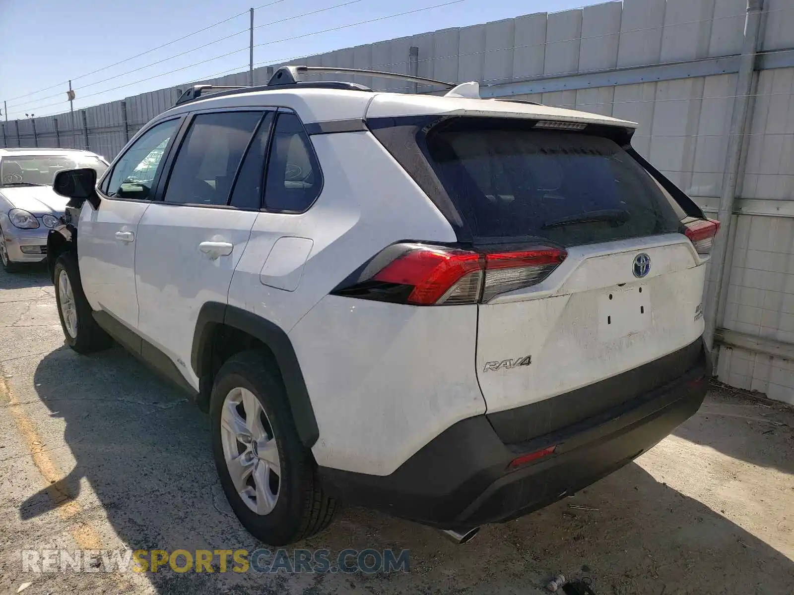 3 Photograph of a damaged car 2T3RWRFV5MW116308 TOYOTA RAV4 2021