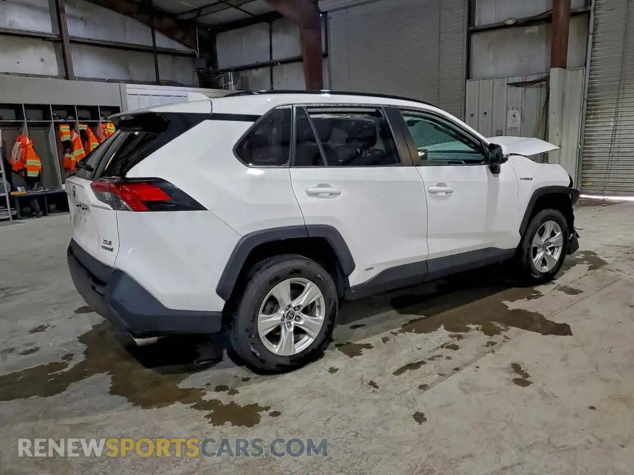 3 Photograph of a damaged car 2T3RWRFV8MW117338 TOYOTA RAV4 2021