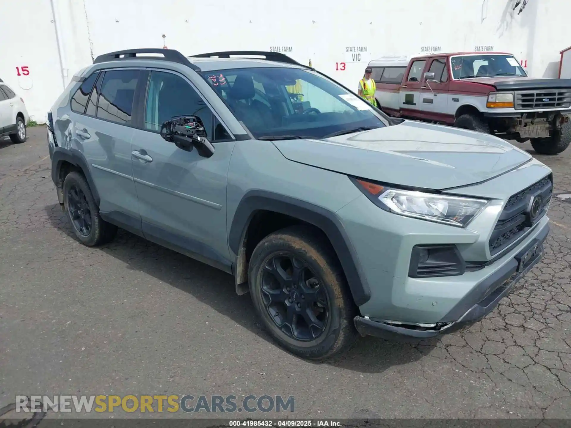 1 Photograph of a damaged car 2T3S1RFV4MW170974 TOYOTA RAV4 2021