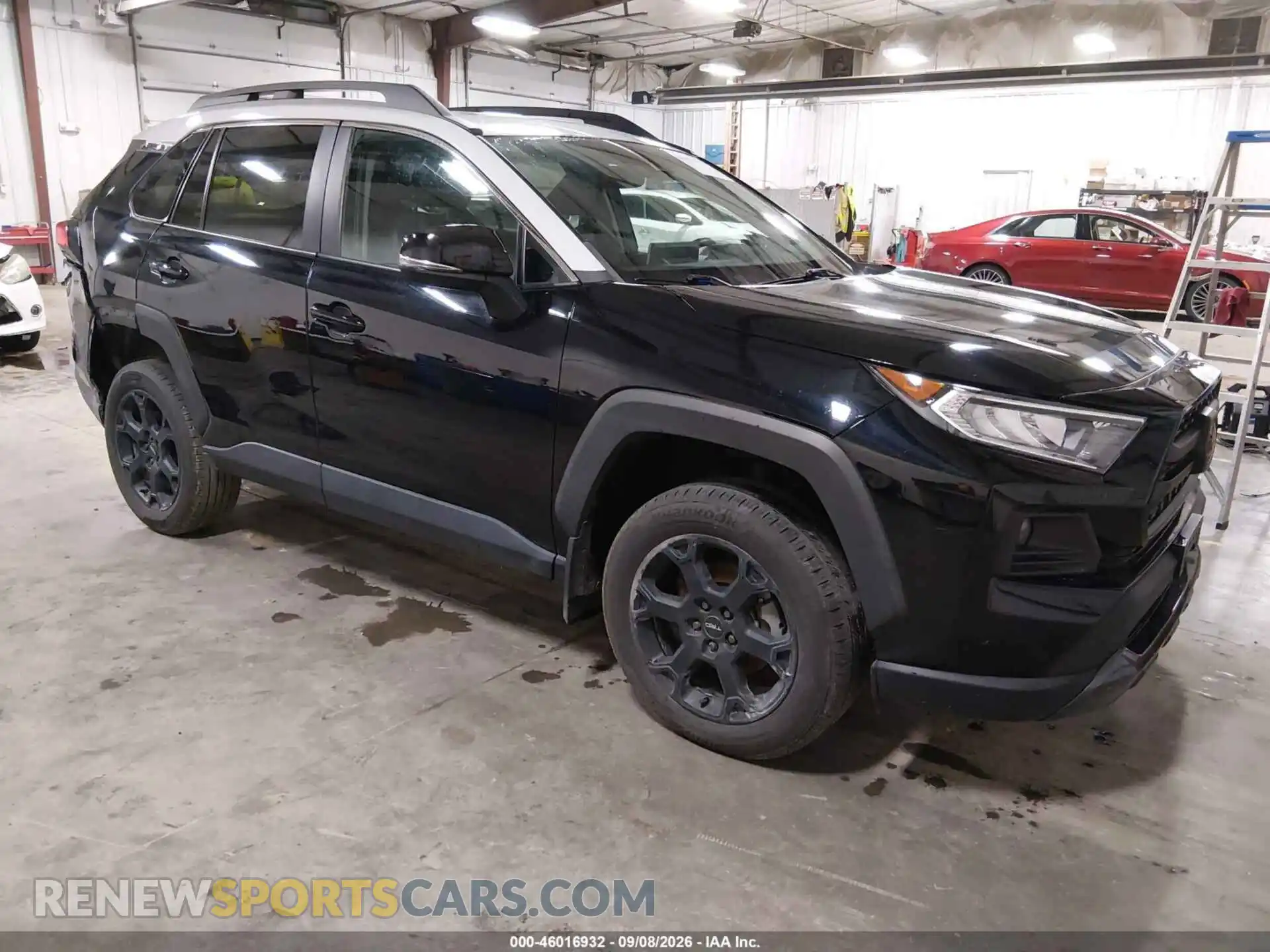 1 Photograph of a damaged car 2T3S1RFV4MW232826 TOYOTA RAV4 2021