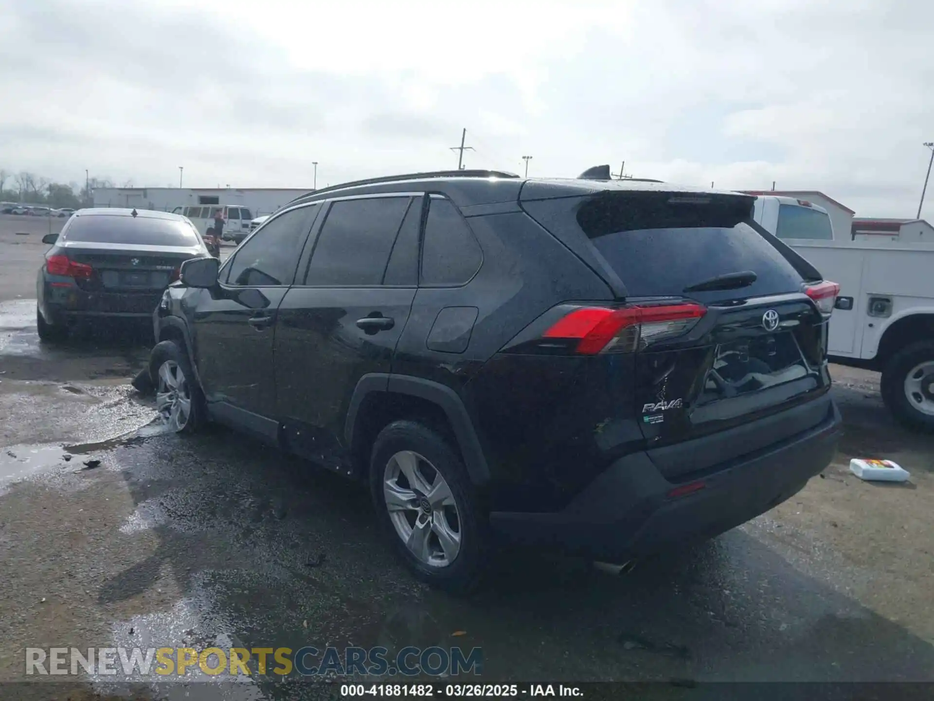 3 Photograph of a damaged car 2T3W1RFV0MC087870 TOYOTA RAV4 2021