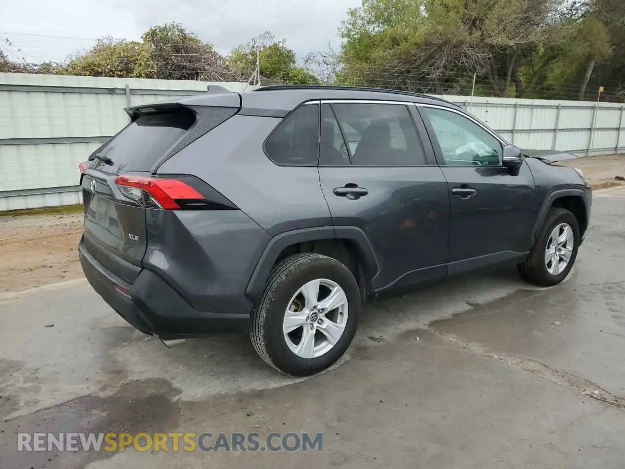 3 Photograph of a damaged car 2T3W1RFV0MC128580 TOYOTA RAV4 2021
