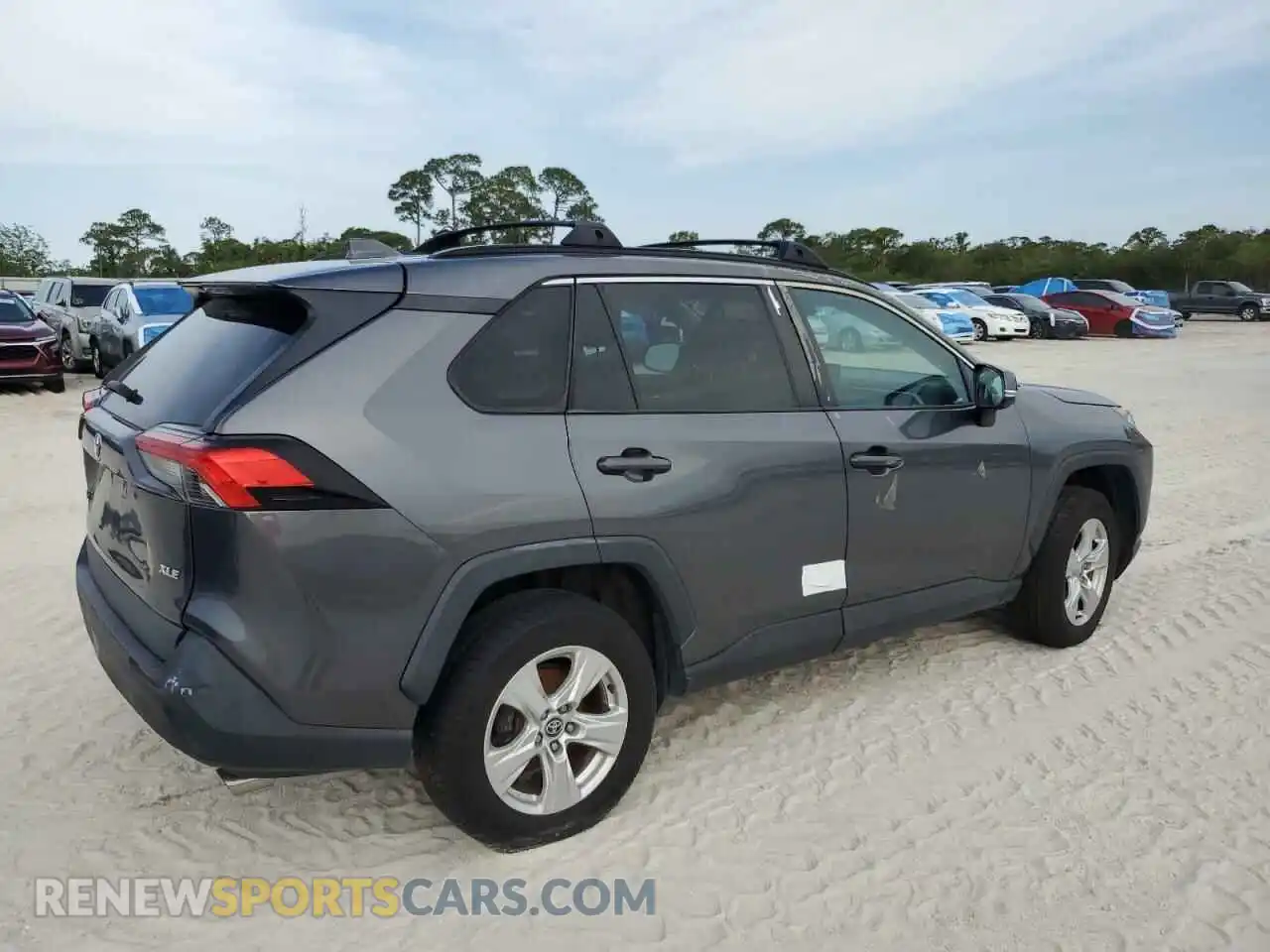 3 Фотография поврежденного автомобиля 2T3W1RFV0MC135058 TOYOTA RAV4 2021