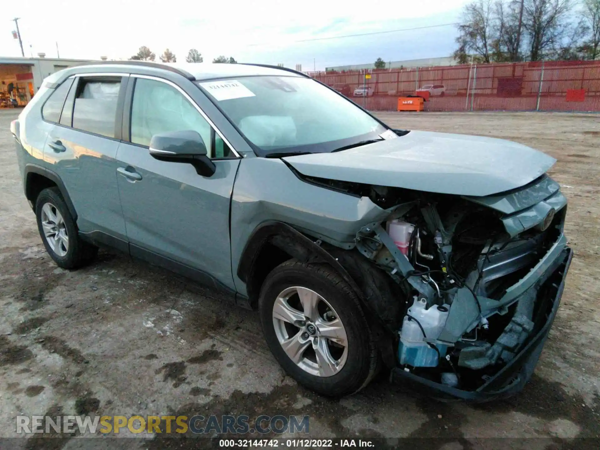 1 Photograph of a damaged car 2T3W1RFV0MW106450 TOYOTA RAV4 2021