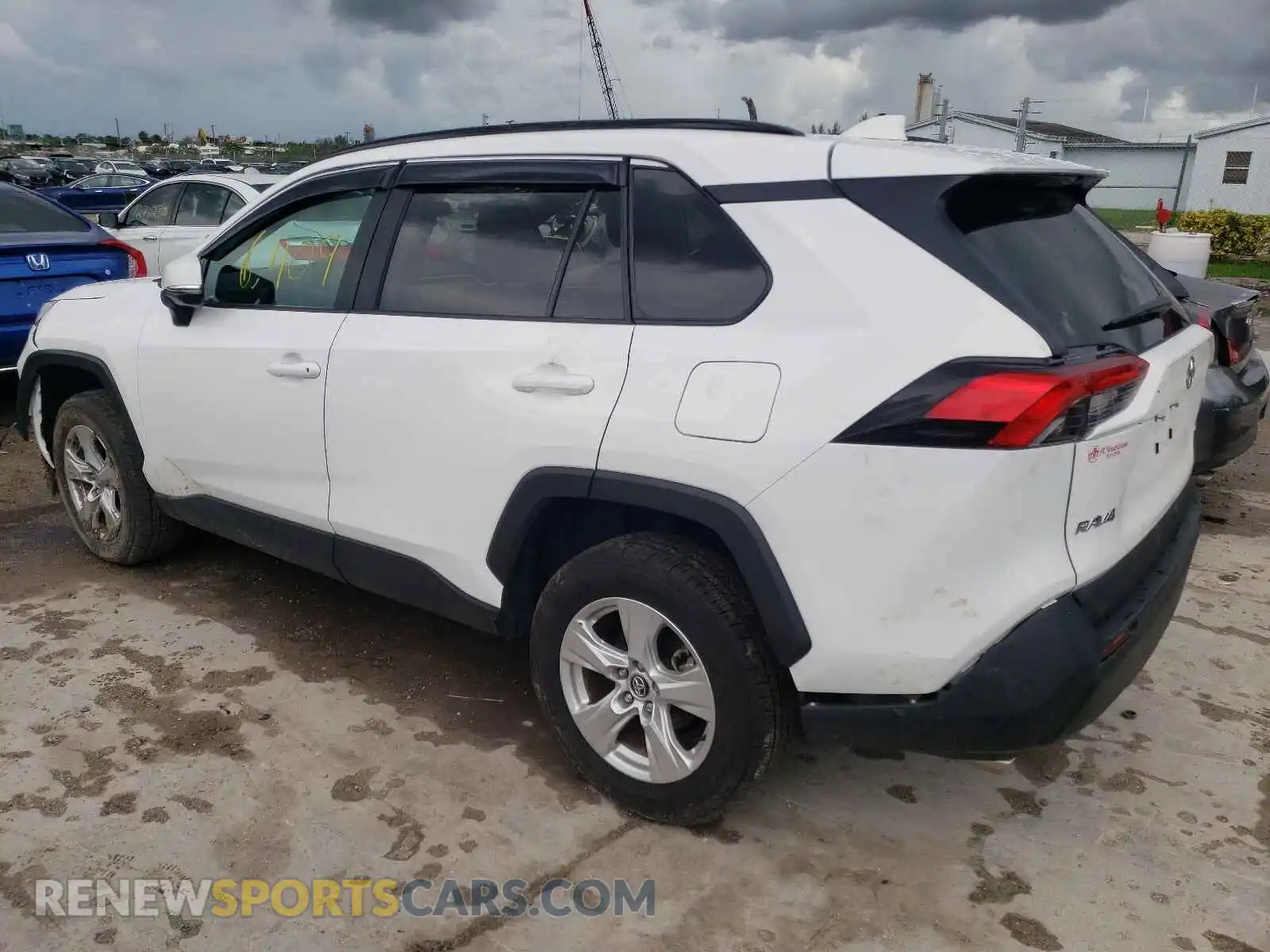 3 Photograph of a damaged car 2T3W1RFV0MW111020 TOYOTA RAV4 2021