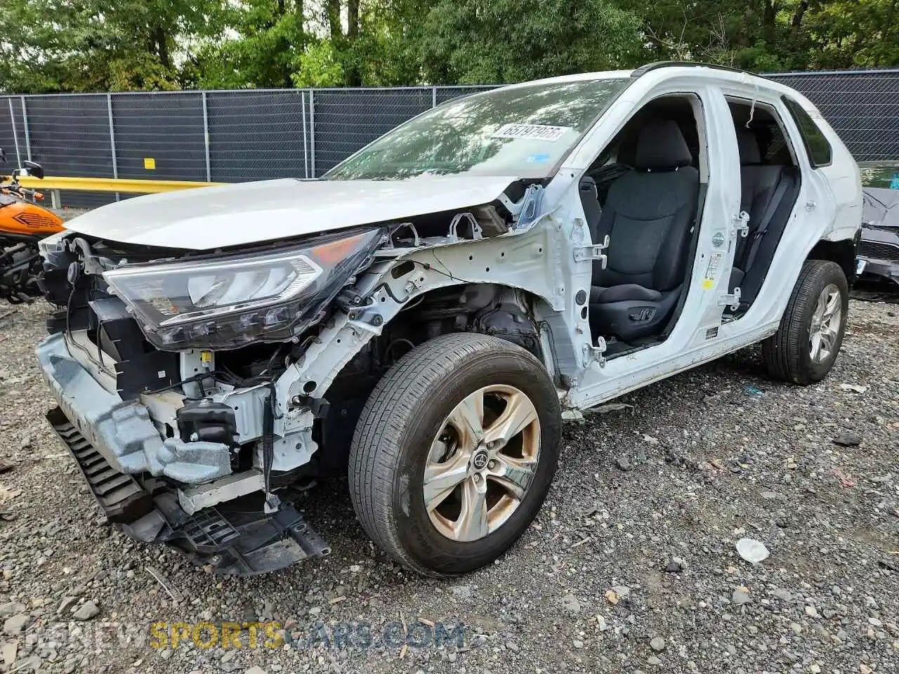 1 Photograph of a damaged car 2T3W1RFV0MW156569 TOYOTA RAV4 2021