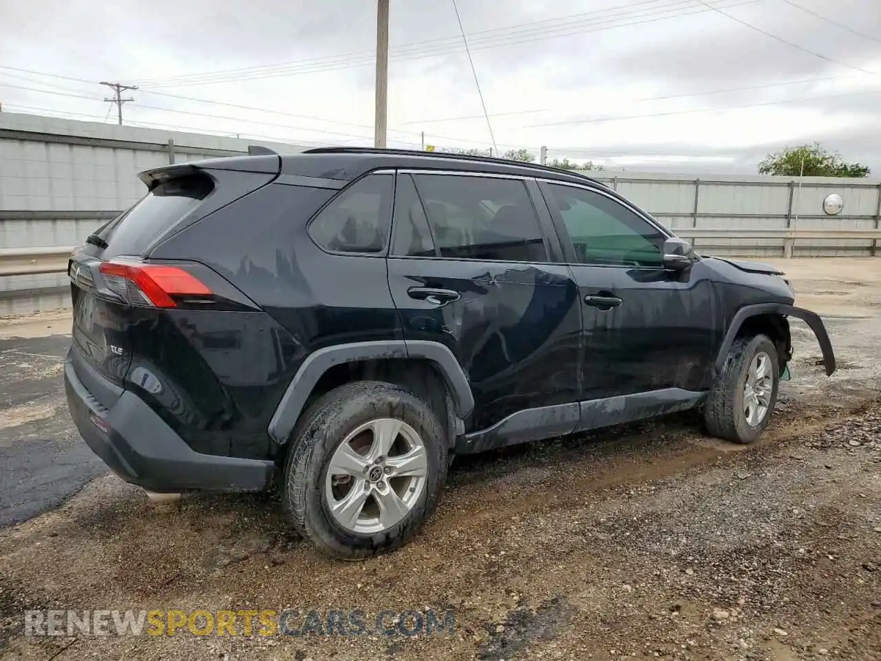 3 Photograph of a damaged car 2T3W1RFV1MC123890 TOYOTA RAV4 2021