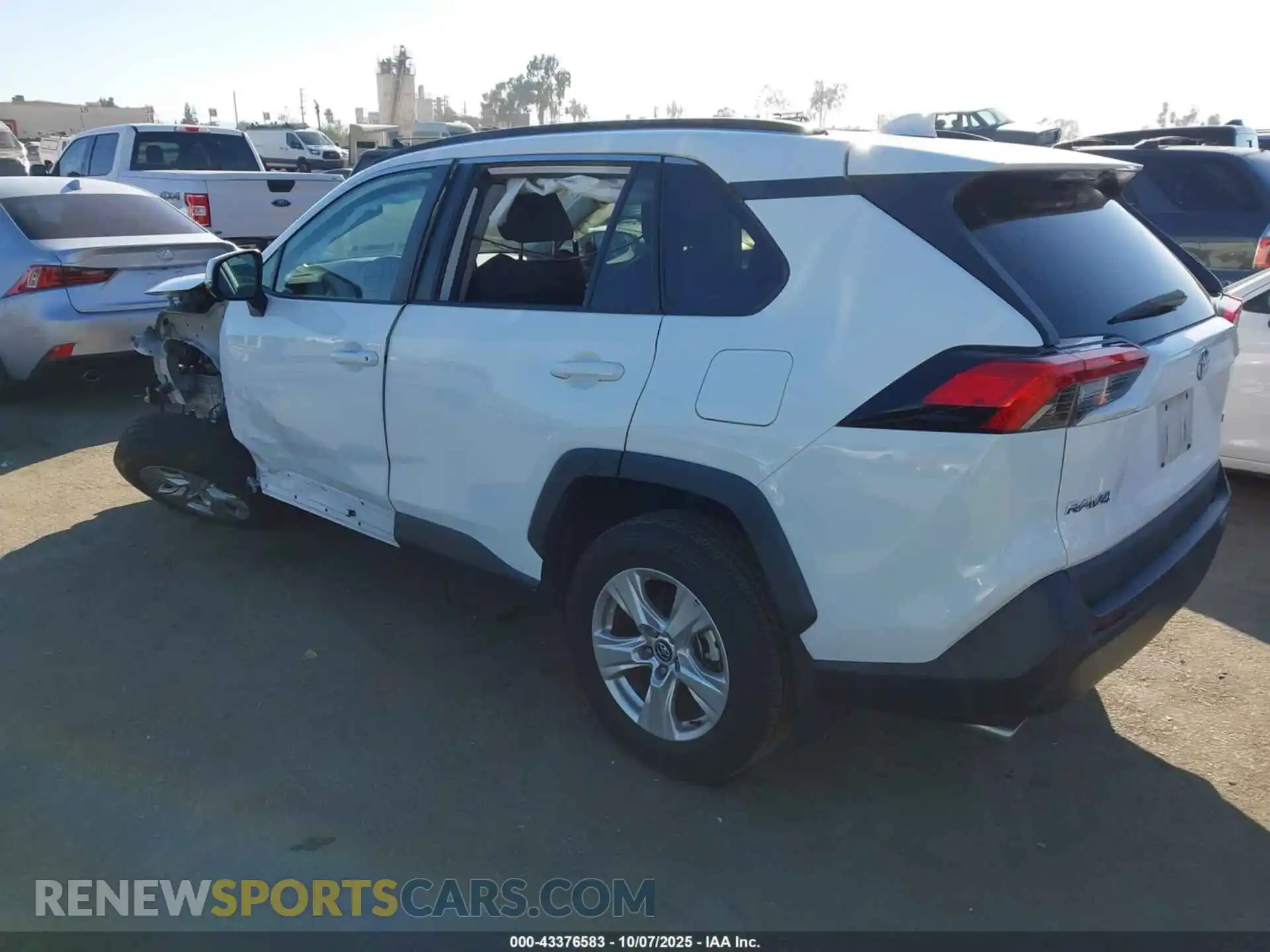 3 Photograph of a damaged car 2T3W1RFV1MW111950 TOYOTA RAV4 2021