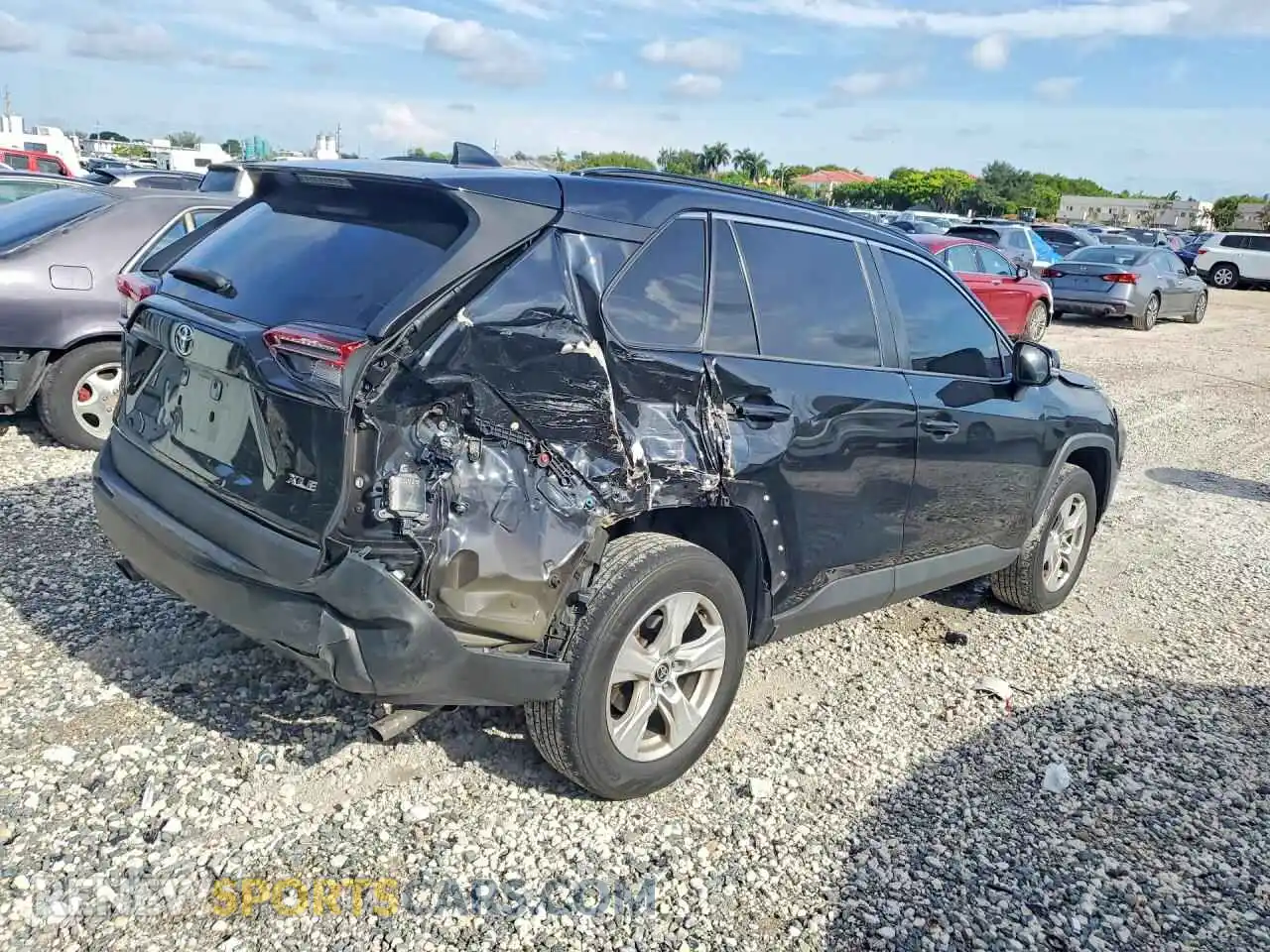 3 Фотография поврежденного автомобиля 2T3W1RFV1MW161683 TOYOTA RAV4 2021