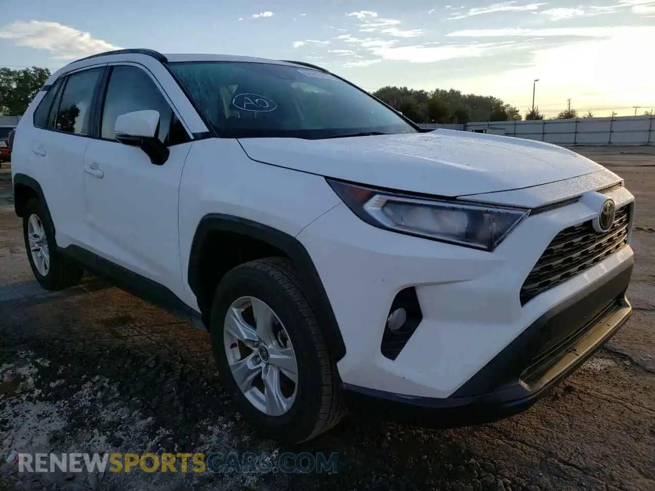 1 Photograph of a damaged car 2T3W1RFV2MC115099 TOYOTA RAV4 2021
