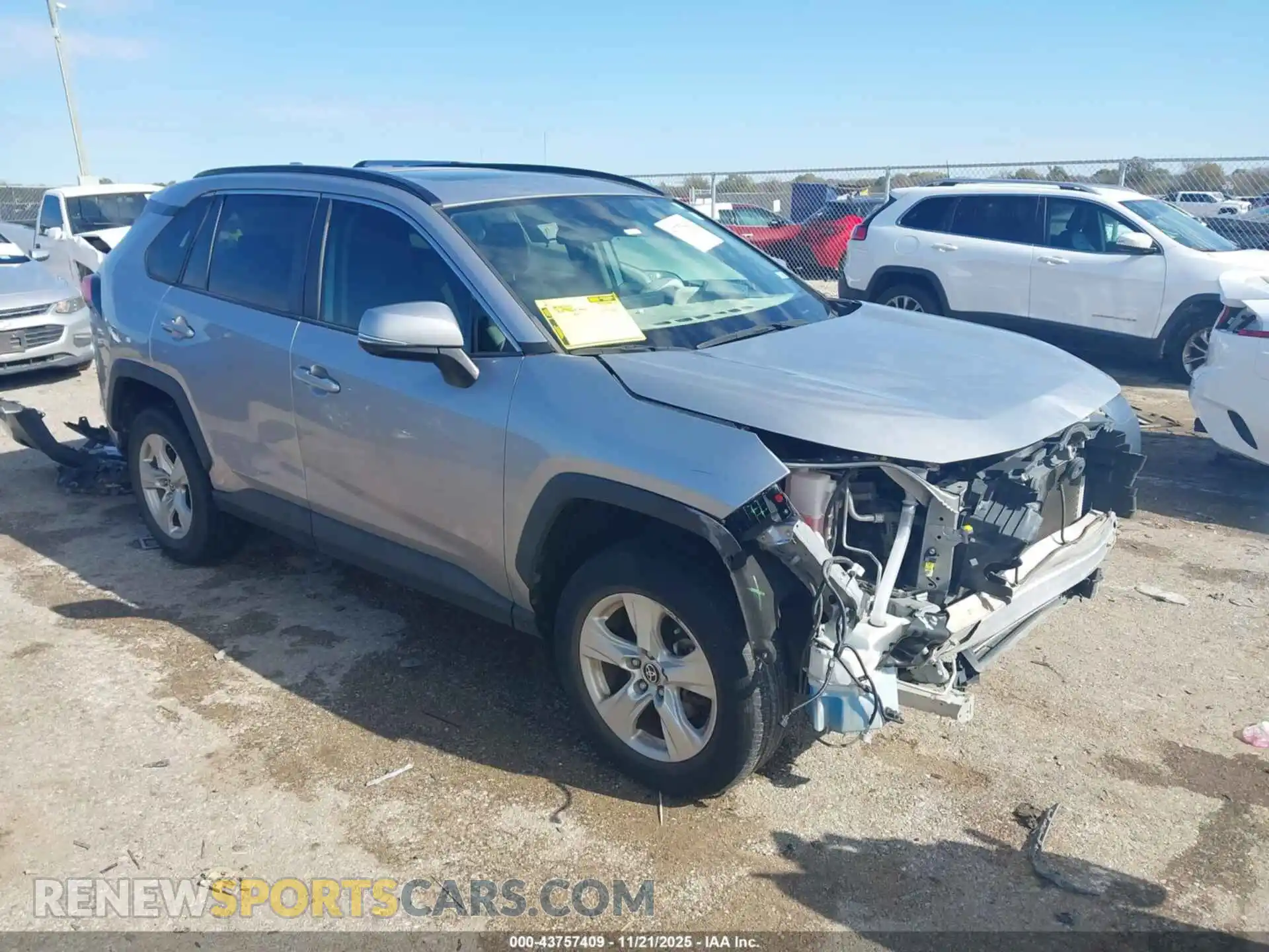 1 Photograph of a damaged car 2T3W1RFV2MC142190 TOYOTA RAV4 2021