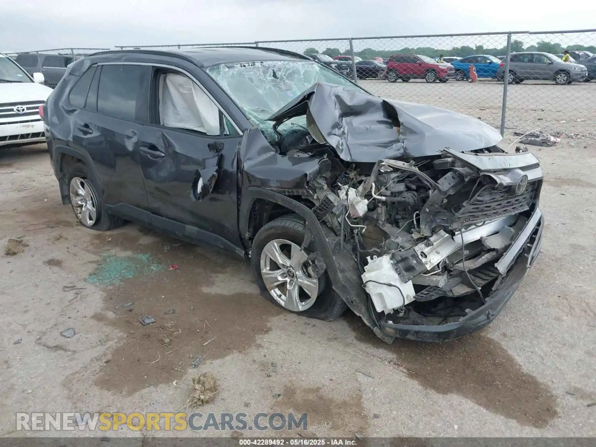 1 Photograph of a damaged car 2T3W1RFV2MC160236 TOYOTA RAV4 2021