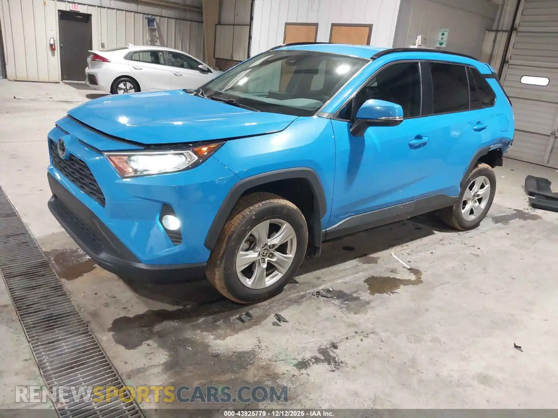 2 Photograph of a damaged car 2T3W1RFV2MW162602 TOYOTA RAV4 2021