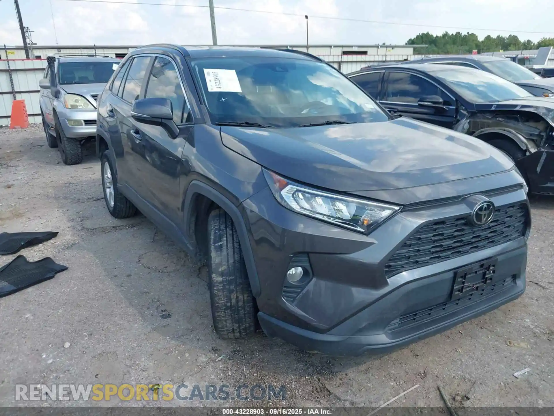 1 Photograph of a damaged car 2T3W1RFV3MW179280 TOYOTA RAV4 2021