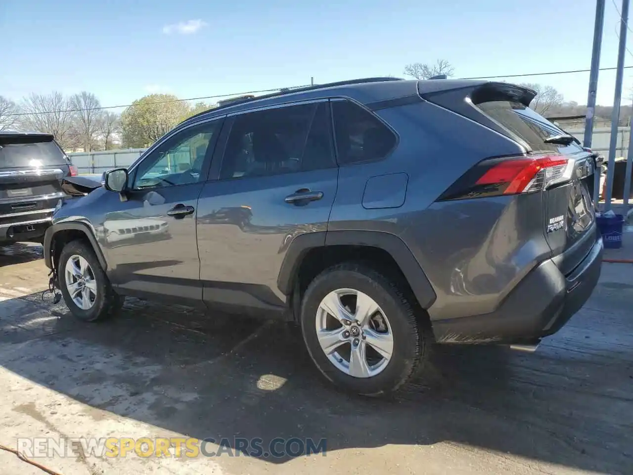 2 Photograph of a damaged car 2T3W1RFV4MC097253 TOYOTA RAV4 2021