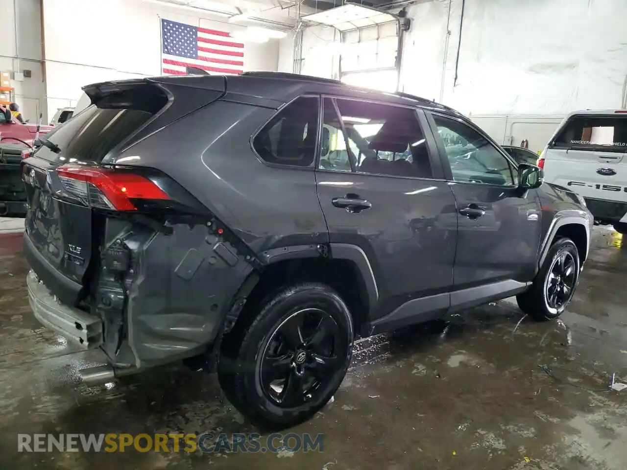 3 Photograph of a damaged car 2T3W1RFV4MC102922 TOYOTA RAV4 2021