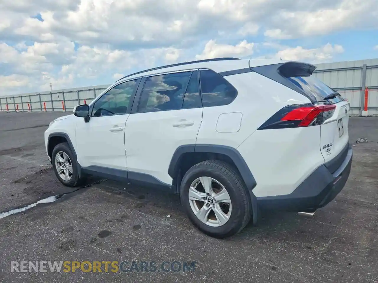 2 Photograph of a damaged car 2T3W1RFV4MC108235 TOYOTA RAV4 2021