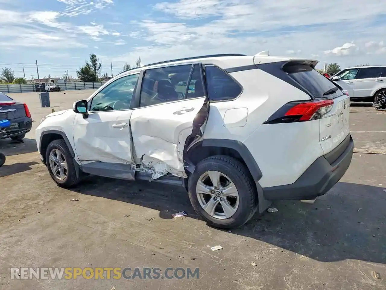 2 Photograph of a damaged car 2T3W1RFV4MC131871 TOYOTA RAV4 2021